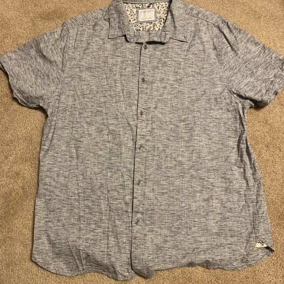 Men's size XL, Denim and Flower shirt. - Picture 1 of 6